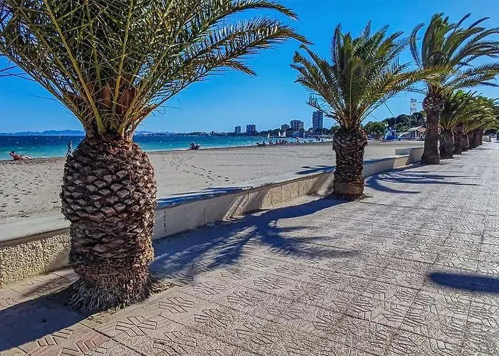 Apartment 50M From The Sea, Pool, Ac, Parking