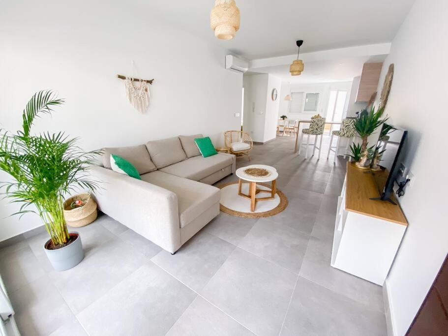 Apartment 50m From The Sea, Pool, Ac, Parking