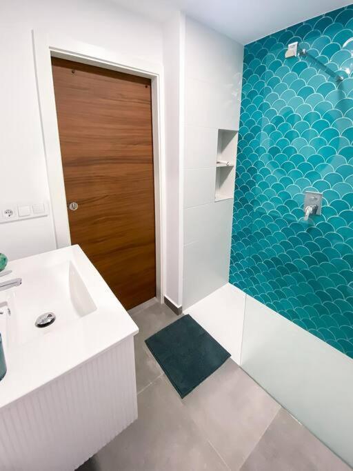 50m From The Sea, Pool, Ac, Parking *