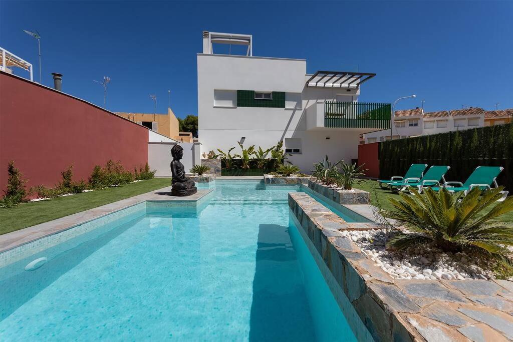 50m From The Sea, Pool, Ac, Parking