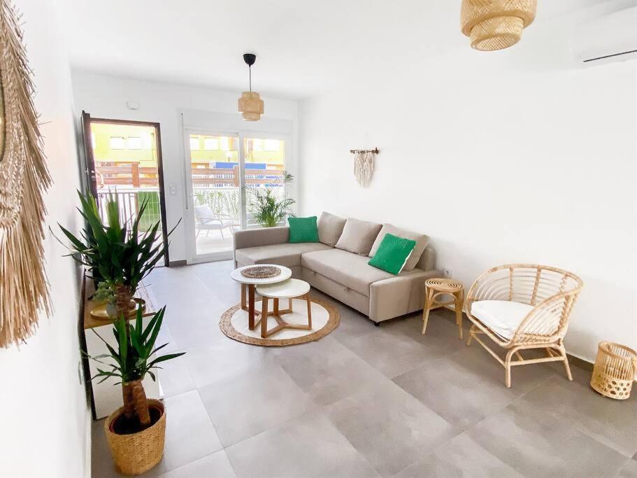50m From The Sea, Pool, Ac, Parking Apartment *
