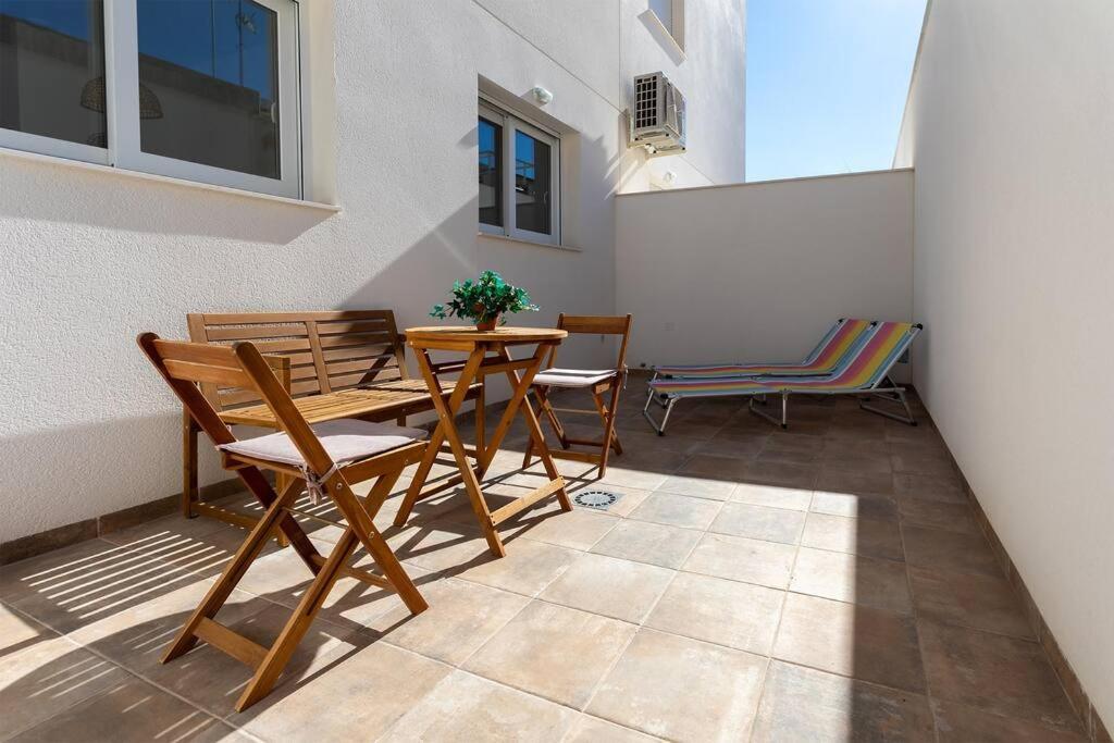 Apartment 50m From The Sea, Pool, Ac, Parking *